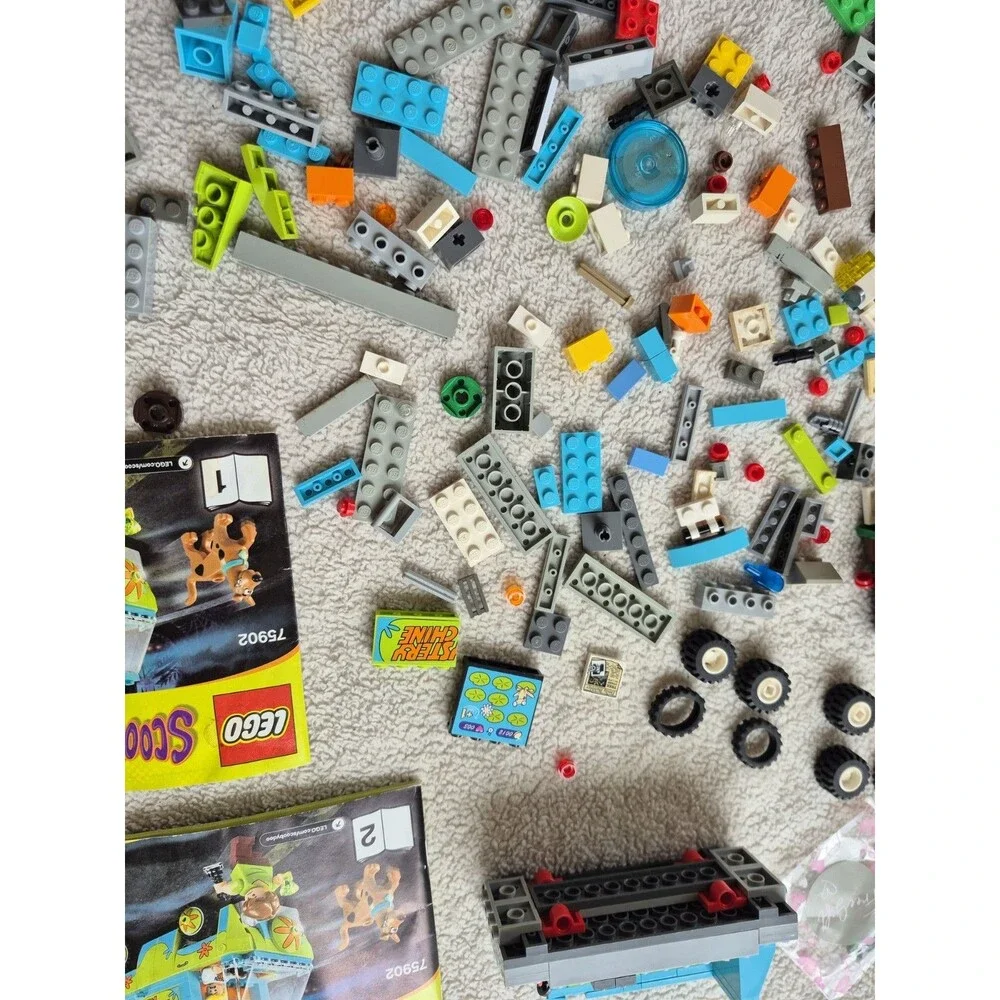 LEGO Scooby-Doo 75902 The Mystery Machine Incomplete Parts Lot w/ Instructions